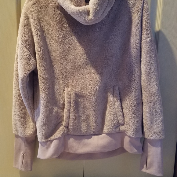 Plush fuzzy cowl neck sweater pouch pockets pink - Picture 7 of 7